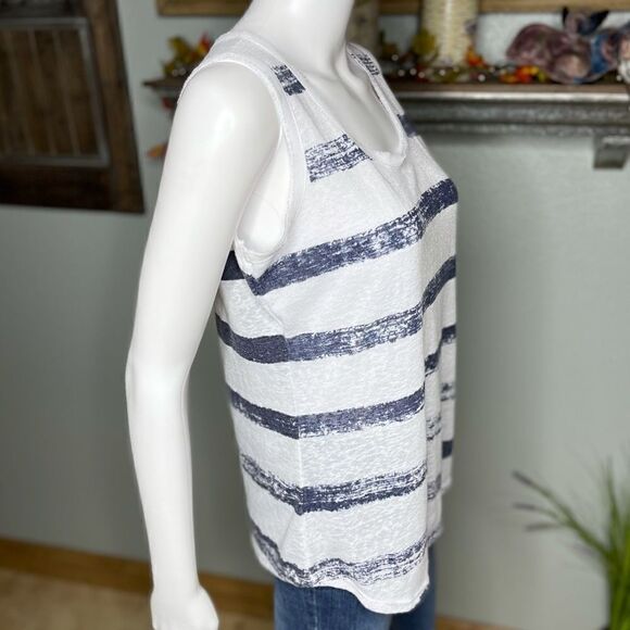 Crosby. White And Blue Stripe Button Back Closure Tank Top size Small - Picture 13 of 15